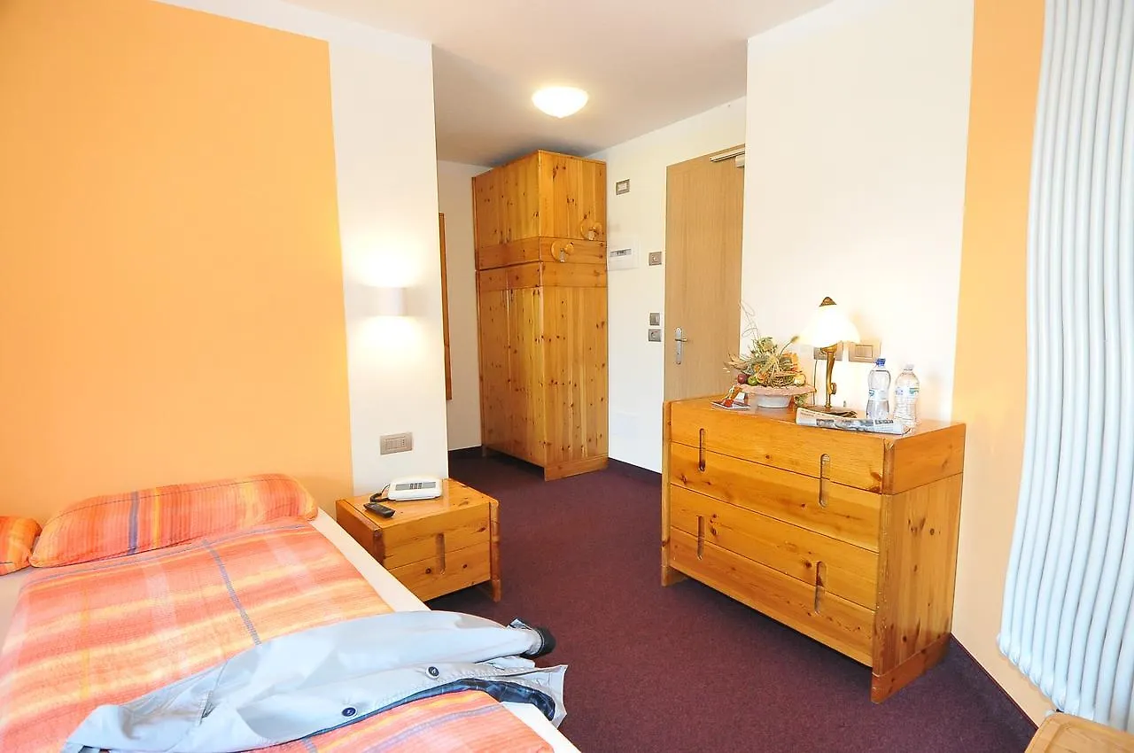Hotel Croce Bianca Livigno 3*,