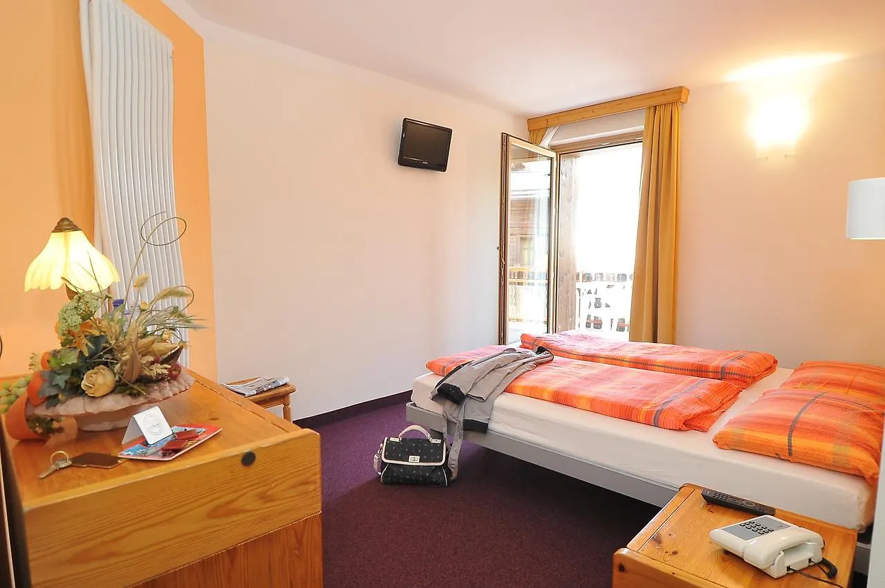 Hotel Croce Bianca Livigno 3*,  Italy